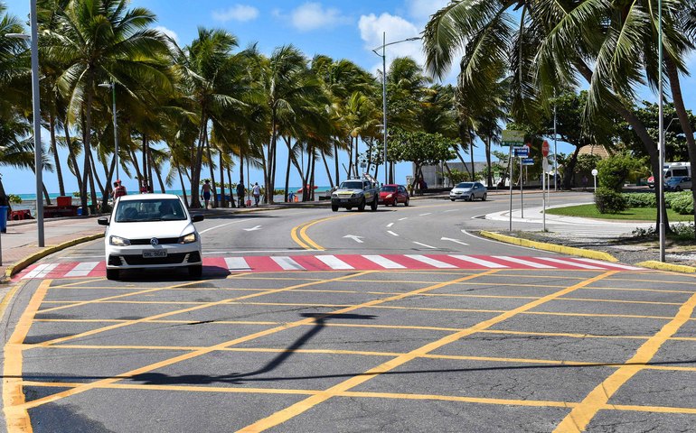 Prefeitura de Maceió avança com serviço de sinalização viária