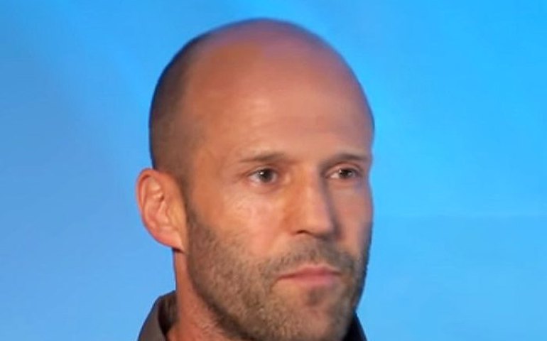Jason Statham desafia teorias da conspiração no novo 'Beekeeper'