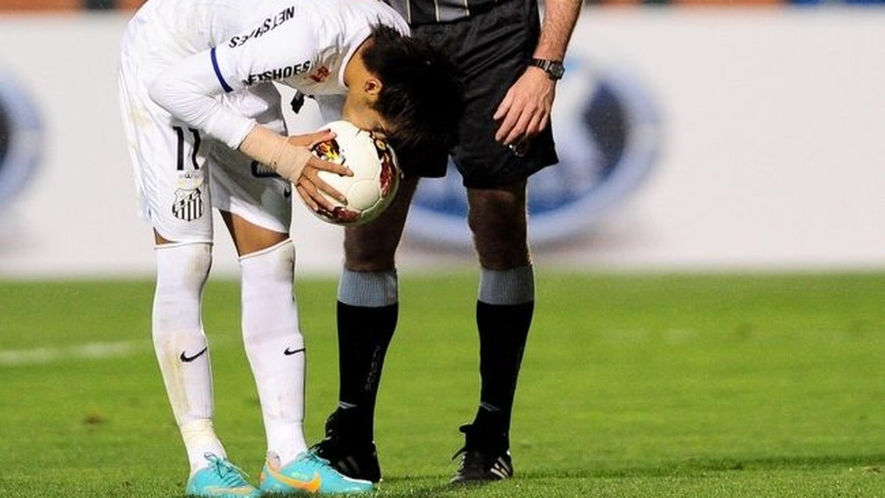 Conmebol vai exigir teste para covid-19 e proibirá beijo na bola em seus torneios