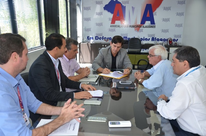 Convênio entre AMA e Cesmac garante capacitação a servidores