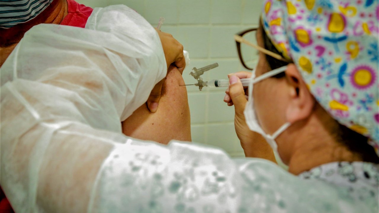 Penedo recebe vacina Coronavac para agendados da segunda dose nos dias 22 e 24 de abril