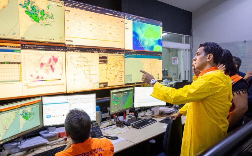 Prefeito JHC acompanha situação de chuvas em Maceió e destaca ações preventivas