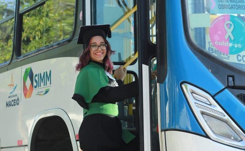 Terapeuta conta o quanto transporte público foi decisivo em sua formação