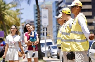 Agentes do Ronda no Bairro prendem homem em flagrante por assaltar turista