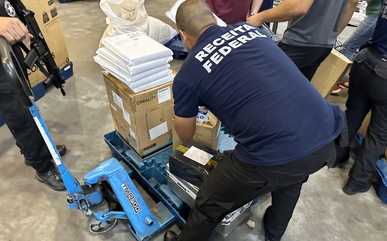 Receita Federal retém cerca de R$ 1 milhão em importados da China nos Correios