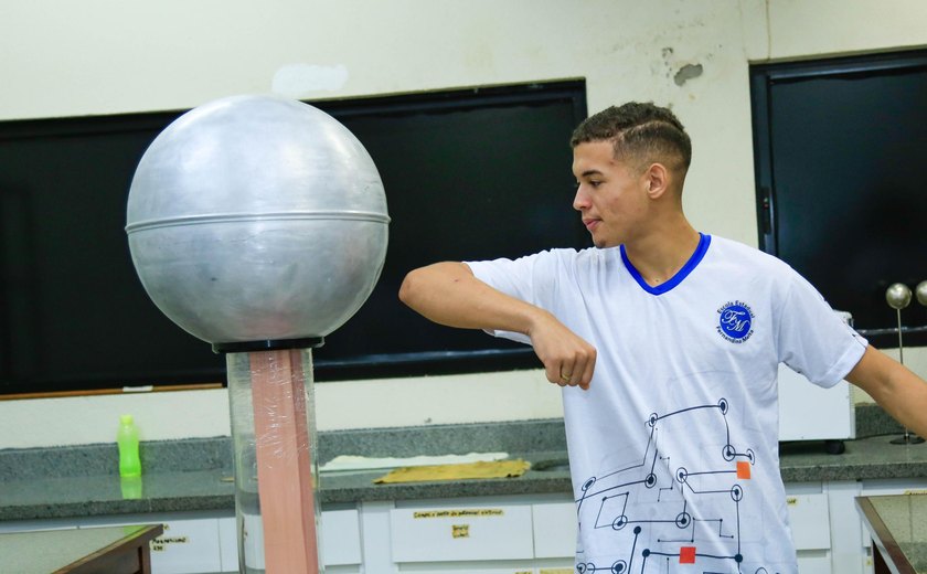 Escolas estaduais apresentam projetos na 18ª edição da Expofísica/Ufal