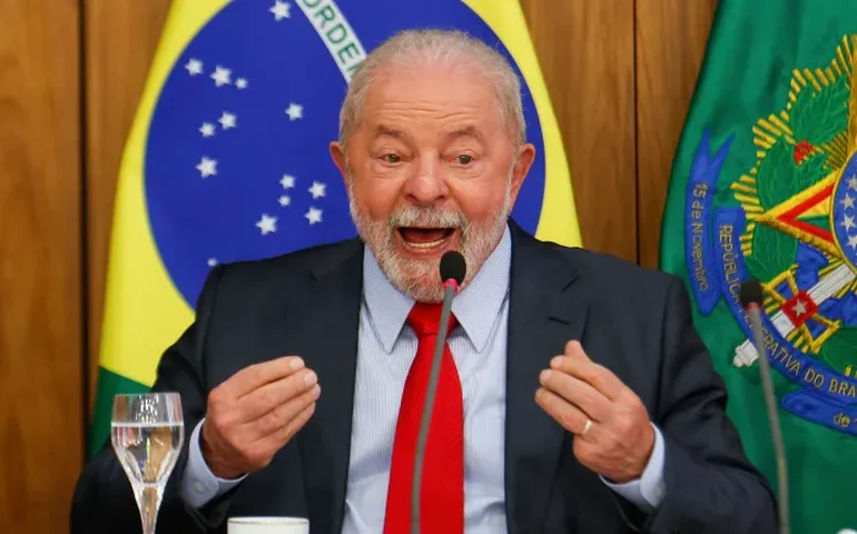 Ao falar de Navalni, Lula teve atitude pró-Putin, diz jornalista da oposição