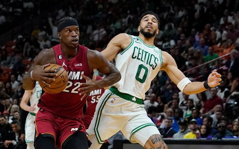 Tatum lidera Celtics em vitória por 111 a 104 e exalta confrontos com Miami Heat