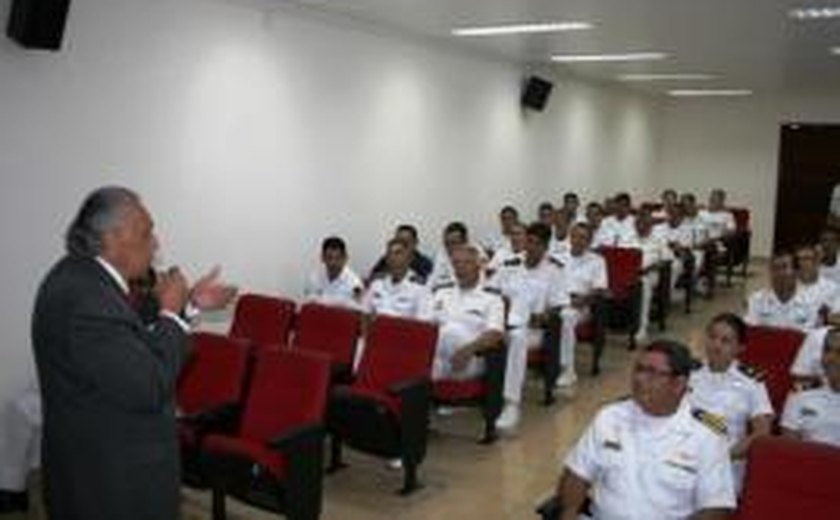 Vigilância Sanitária realiza palestra para oficiais e praças da Capitania dos Portos