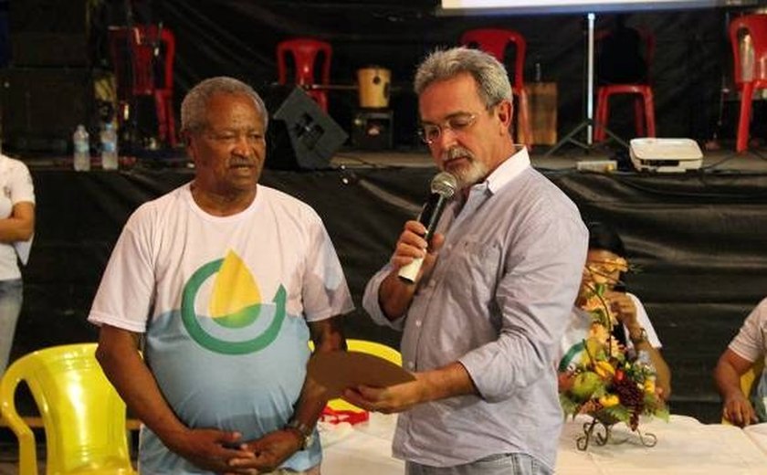 Pescador é homenageado por iniciativa em defesa do Rio São Francisco em Penedo