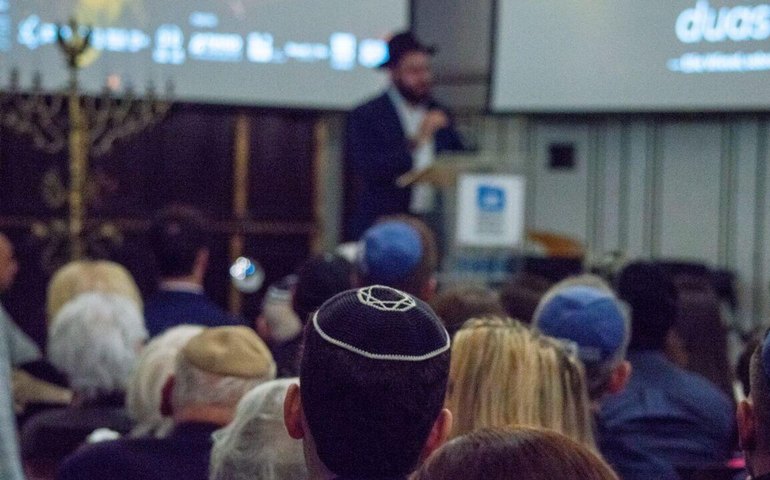 Comunidade judaica de São Paulo celebra Yom HaShoá com homenagens a vítimas do Holocausto (VÍDEO)
