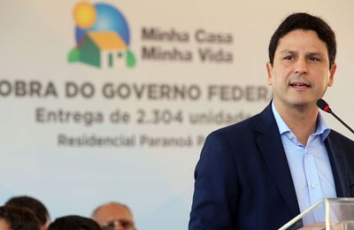 Ministro das Cidades entrega 900 moradias em Alagoas