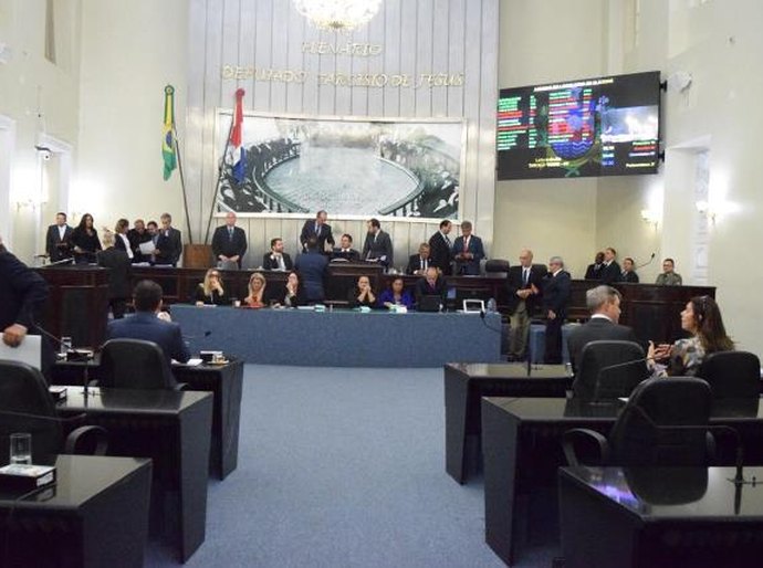 Onze matérias entraram em discussão na sessão desta quarta na ALE
