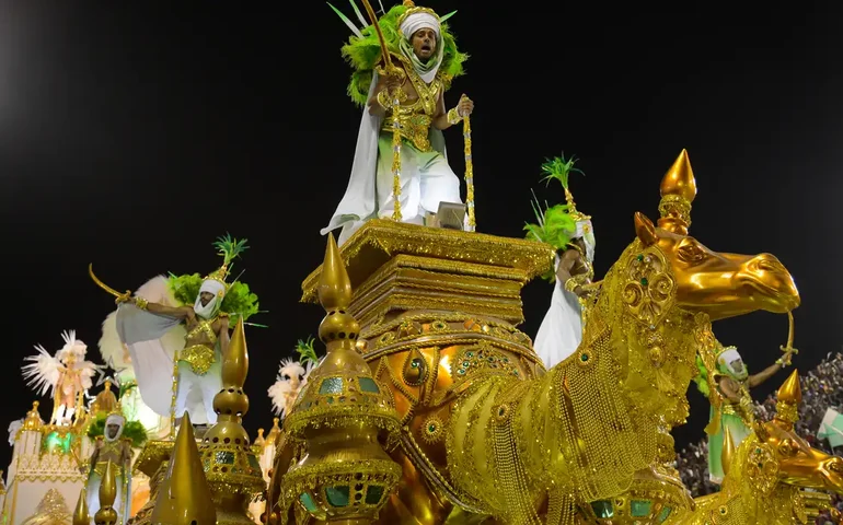 Mocidade ultrapassa funk e atinge Top 1 do Spotify Viral Rio com samba composto por Adnet