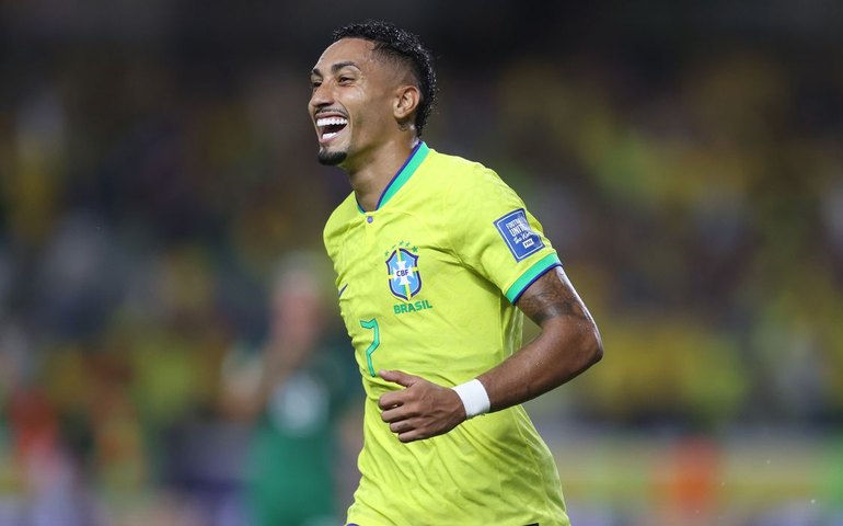 Brasileiro Raphinha está entre os finalistas ao prêmio de melhor do mundo da Fifa