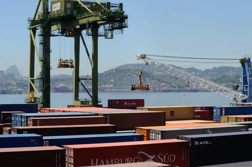 Governo projeta superávit comercial de até US$ 90 bilhões em 2026