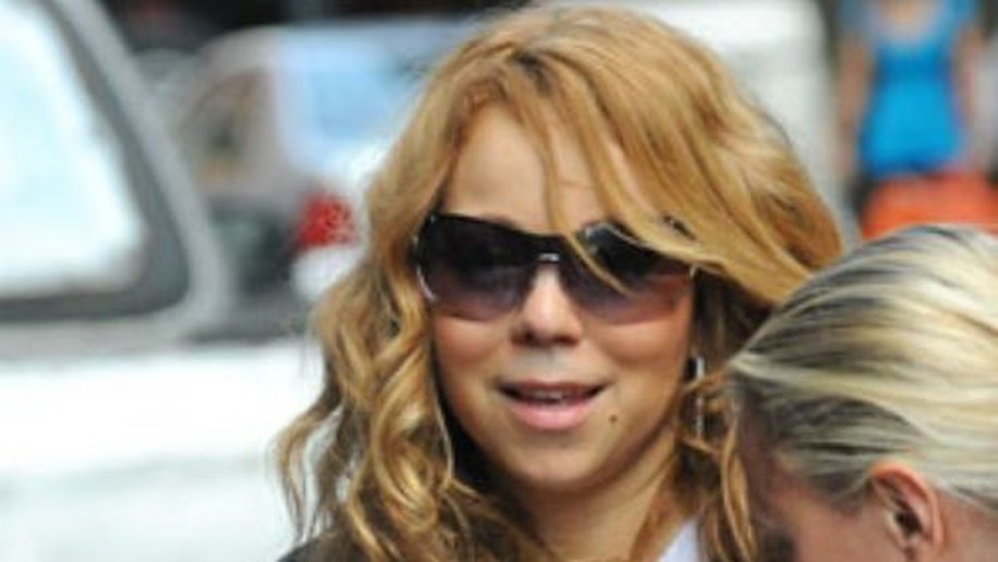 Mariah Carey reaparece mais magra após nascimento dos filhos