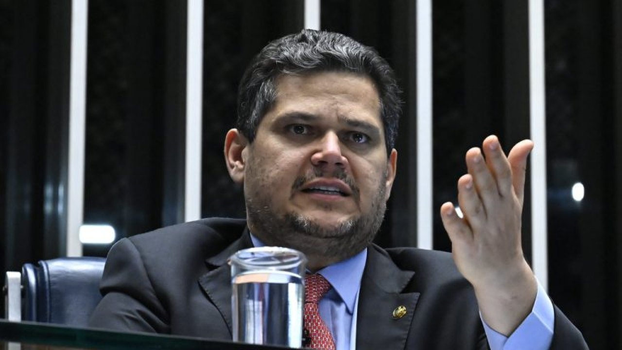 Alcolumbre prevê votação de PEC que cria aposentadoria especial para agentes de saúde