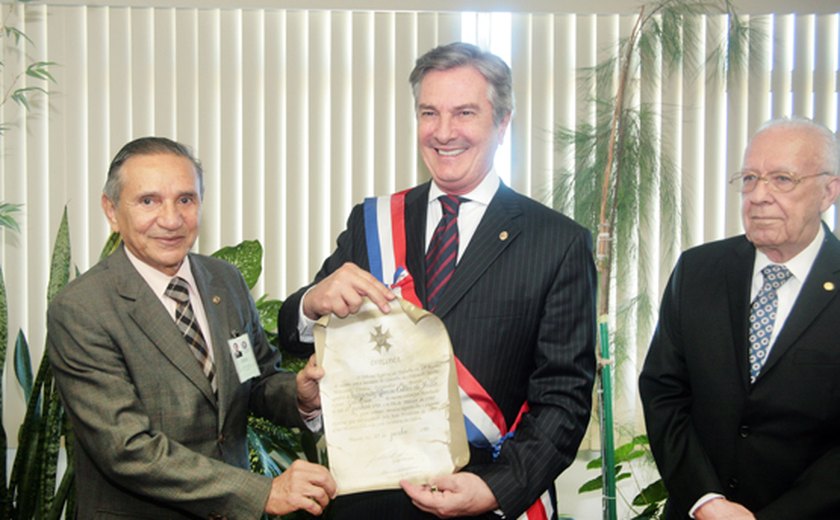 Collor é homenageado pela Justiça do Trabalho