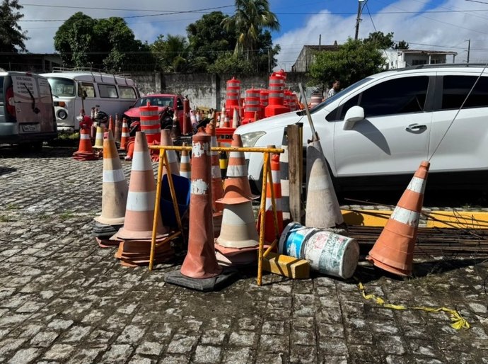 DMTT apreende cones e cavaletes utilizados indevidamente no São João