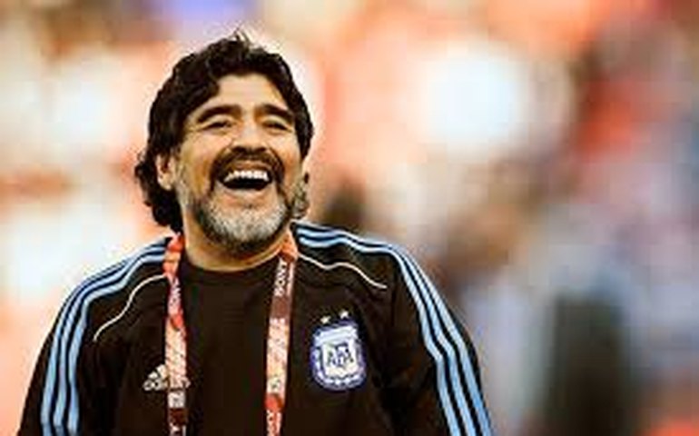 Cinco anos sem Maradona: os lances e gols que eternizaram o craque argentino