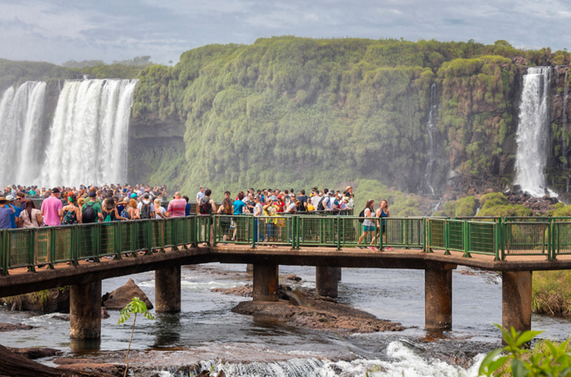 Parque Nacional do Iguaçu bate recorde e registra maior número de visitantes em agosto de toda a história