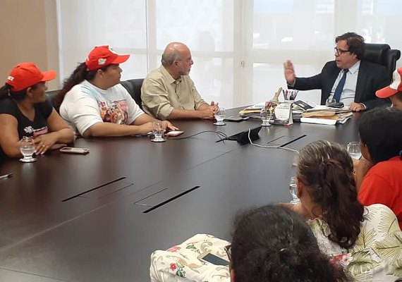Iteral dialoga com mulheres da Jornada de Luta pela reforma agrária