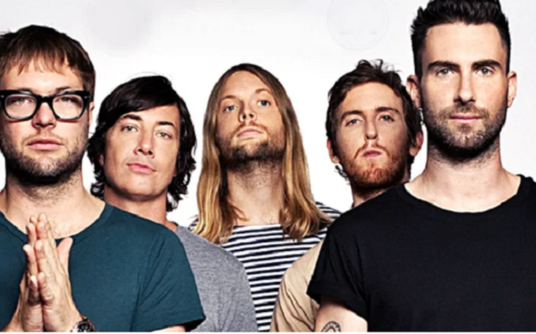 Desde 2021 sem gravar, Maroon 5 promove novo single