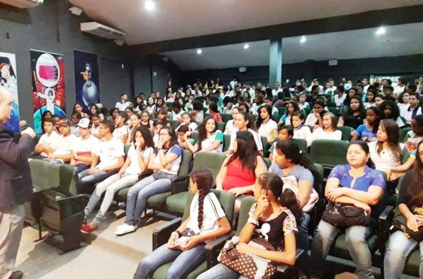 Cerca de 400 alunos participam de palestra sobre educação eleitoral em Arapiraca