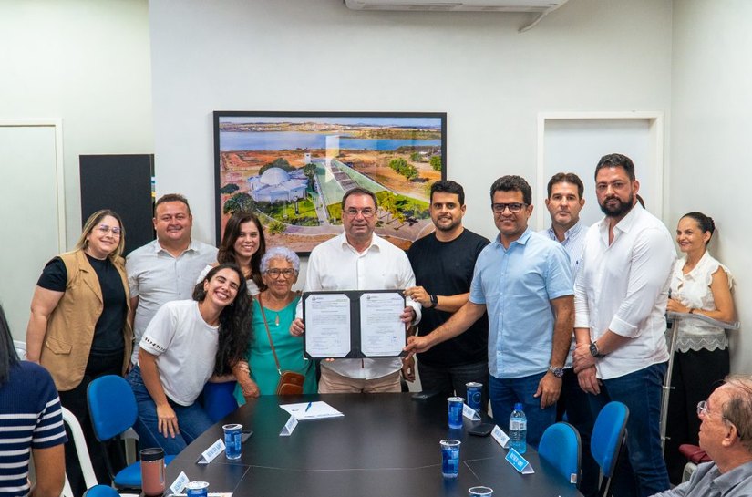 Bem-estar social: Prefeito Luciano Barbosa assina ordem de serviço para início das obras do Cras Planalto