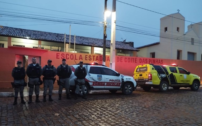  Batalhão Escolar e 10º Batalhão unem esforços para promover paz na Escola Estadual Coité das Pinhas em Igaci 