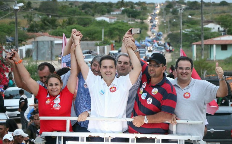 Sol e chuva abençoam Caravana de Renan Filho no Sertão de Alagoas