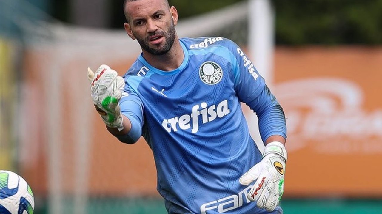 Weverton minimiza briga pelo título e quer Palmeiras 'vivendo o Athletico-PR'
