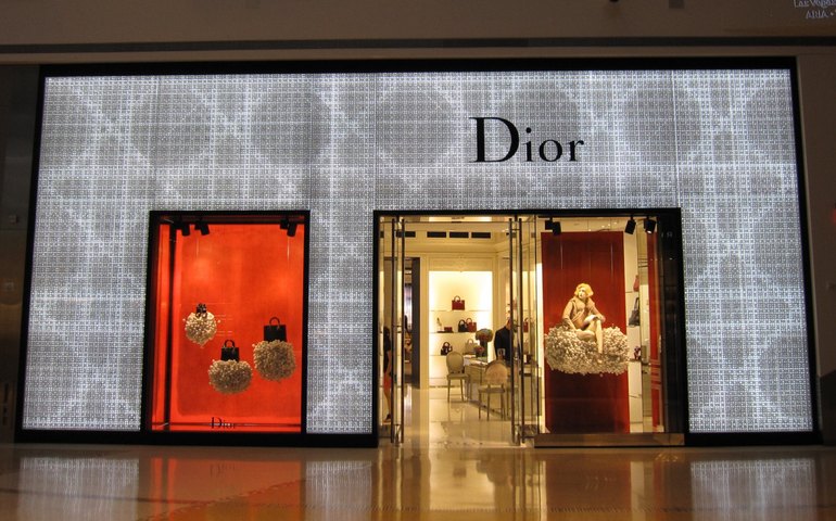 Com sólidas raízes e respeito pelo passado, a Dior molda seu futuro