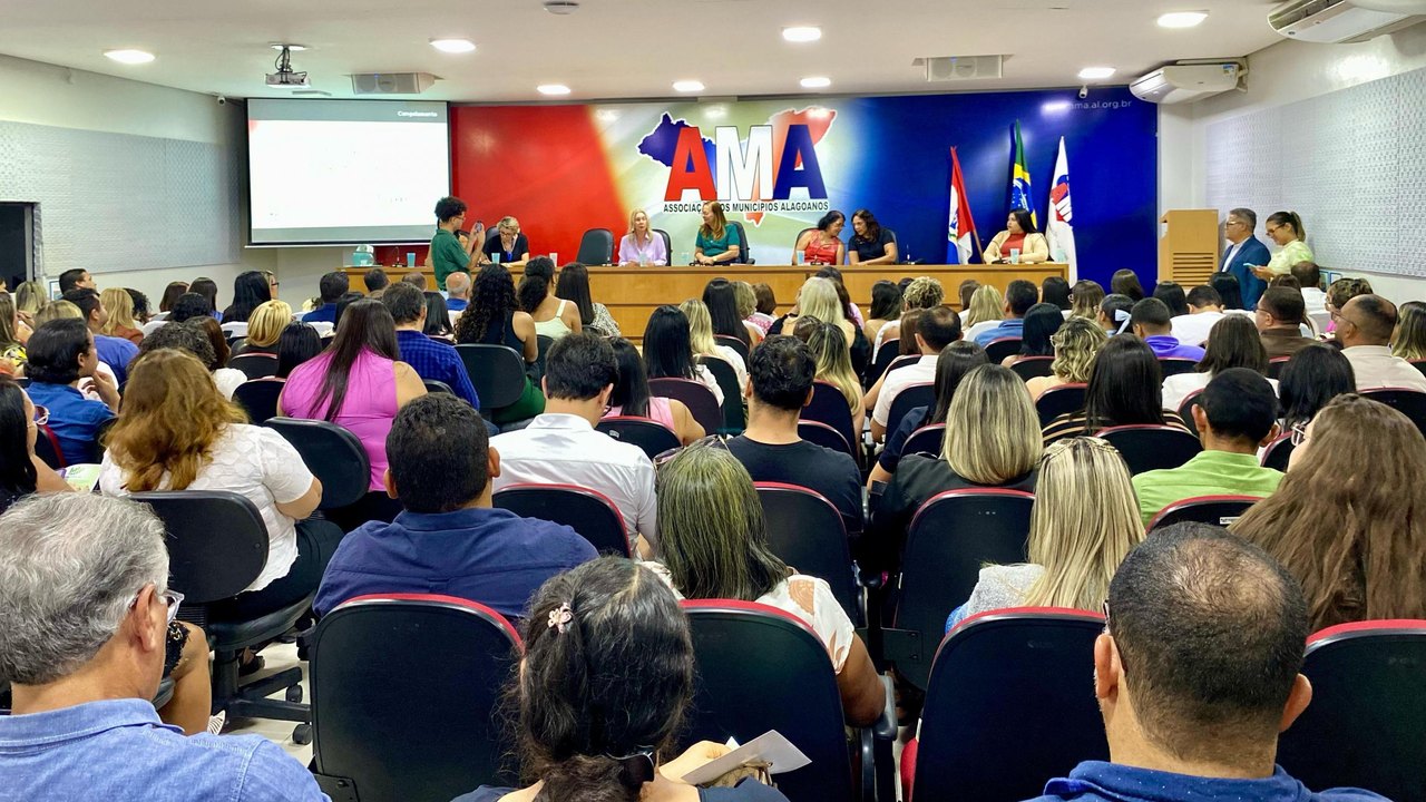 Coegemas e Seades promovem reunião de acolhimento com novos gestores municipais do SUAS