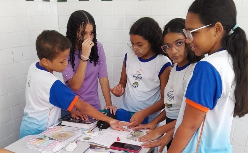 Alunos de escolas municipais participam de programa de combate a fake news