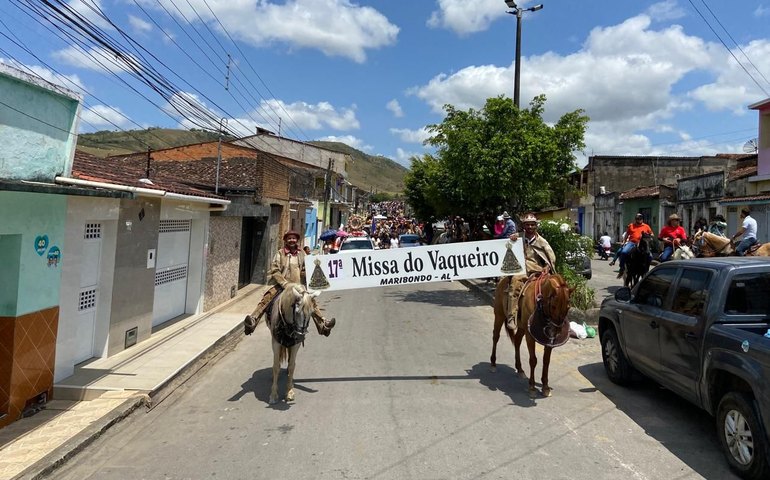 Missa do Vaqueiro em Maribondo reúne fé e famílias com procissão a cavalo