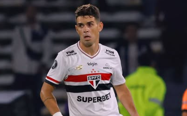 Oscar sofre fratura em três vértebras e deve ficar fora dos campos por pelo menos um mês