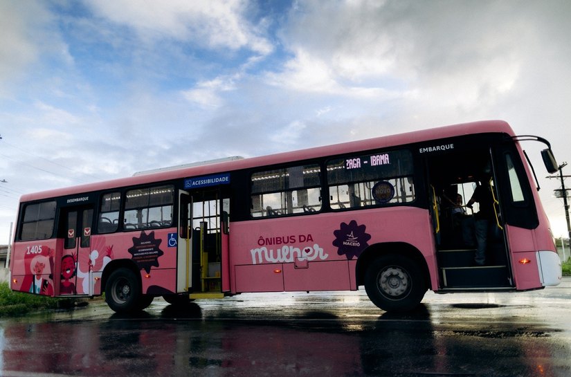 Ônibus da Mulher registra 90 mil embarques em três meses