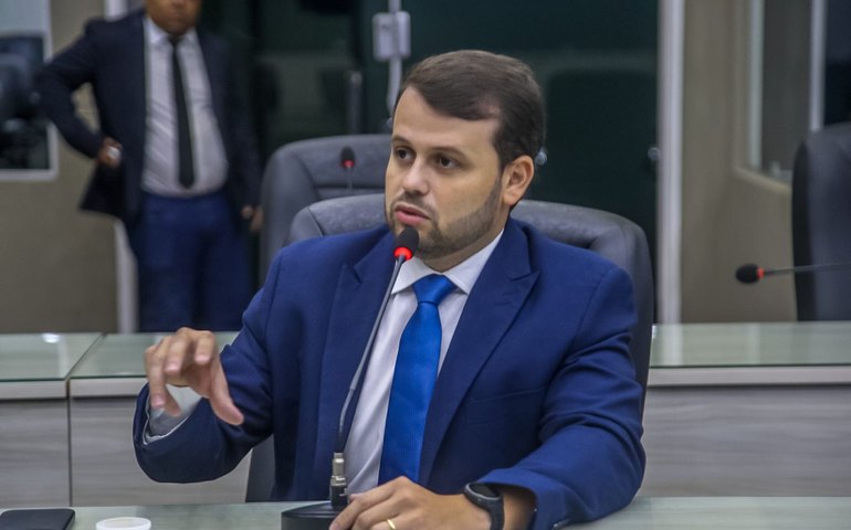 Câmara aprova Moção de Repúdio contra BRK após denúncias de obras inacabadas e cobranças indevidas