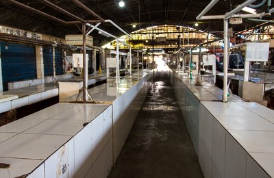 Prefeitura realiza mutirão de limpeza e desinfecção no Mercado do Tabuleiro