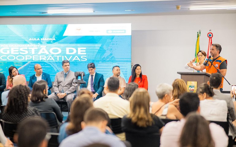 Aula Magna da especialização de Gestão de Cooperativas torna-se marco para a economia de AL