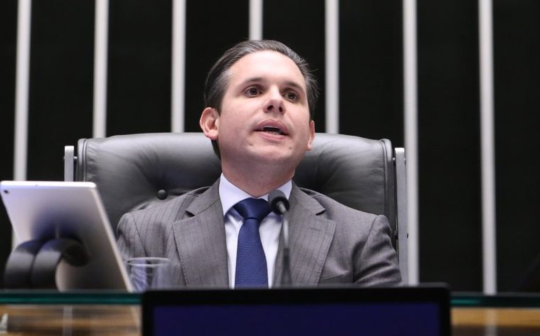 Hugo Motta destaca aprovação de recursos mínimos para o Suas como avanço histórico