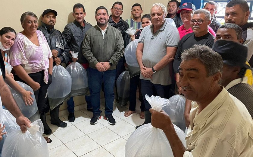 Agricultores familiares recebem 20 mil alevinos de tilápia em Viçosa