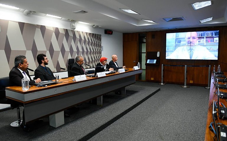 CAS: debatedores divergem sobre regulamentação do exercício da acupuntura