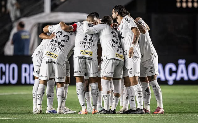 Bet patrocinadora do Santos é alvo de investigação por ação em clássico com Corinthians
