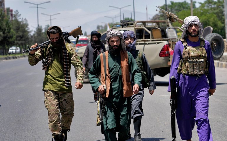 Mídia: Talibã não retornará armas dos EUA que custam bilhões de dólares, como quer Trump