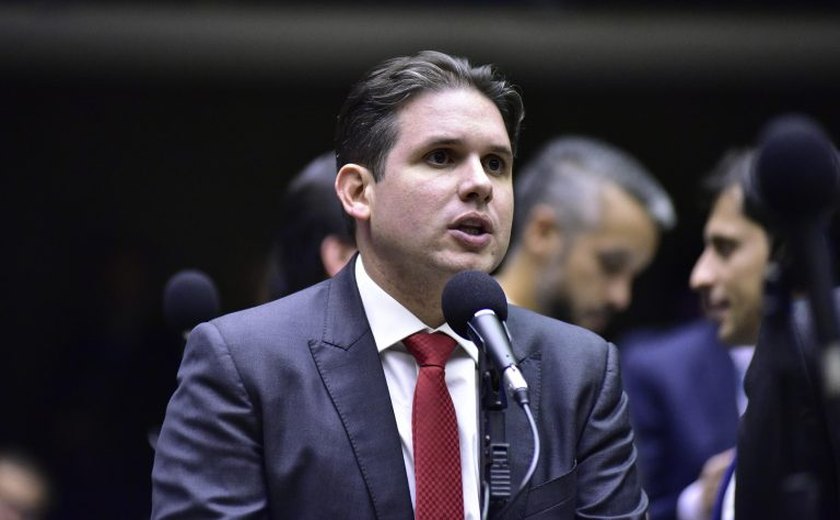 Sucessão na Câmara: Elmar procura Kassab e Brito e articula acordo entre União Brasil e PSD contra Hugo Motta