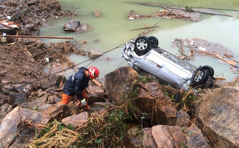 Deslizamentos deixam dezenas de desaparecidos na China