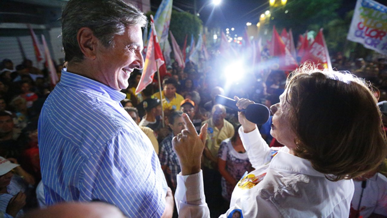 Fernando Collor percorre Alto Sertão e recebe apoio da população